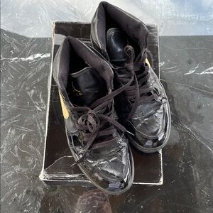 AIR JORDAN BLACK GOLD OG PATENT LEATHER RETRO 1